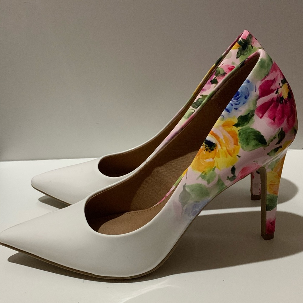 Christian Siriano white floral heels
